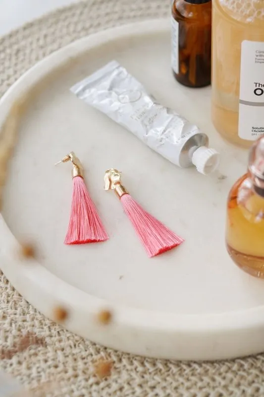 Xander Kostroma Gold Tone & Peach Pink Tassel Drop Earrings – 8cm, Handmade Statement Earrings, Elegant Peach Pink Tassels, Perfect for Fashion Lovers, Special Occasions & Gift Giving
